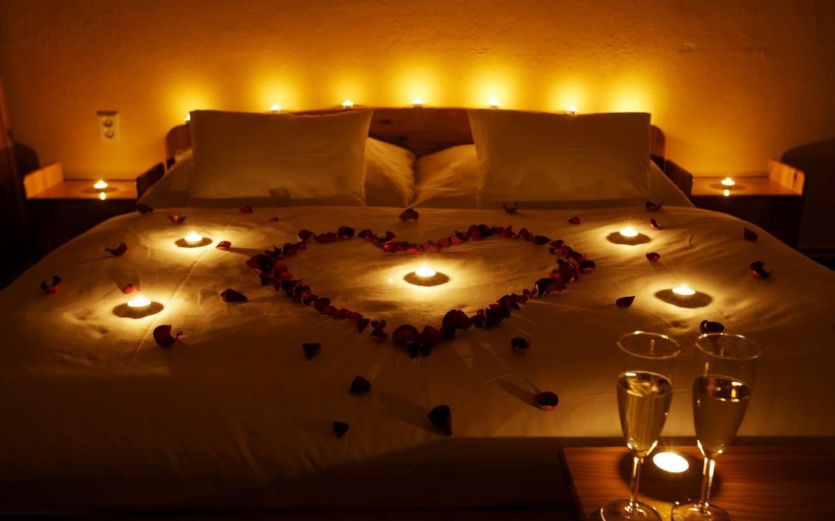 ليلة رومانسية في غرفة النوم , كيفية اعداد غرفة رومانسية - دلع ورد